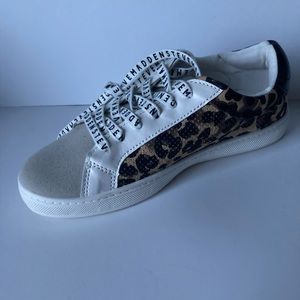 Women’s size 7 Steve Madden sneakers